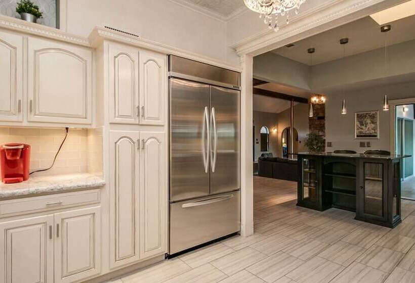 Spectacular Fountain Hills 5 Bdrm W/pool And Views