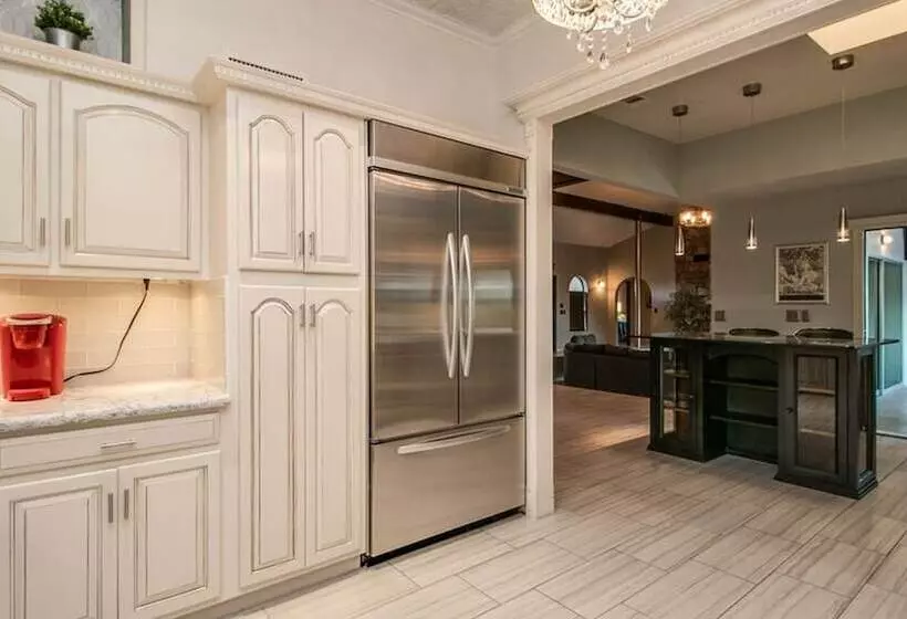 Spectacular Fountain Hills 5 Bdrm W/pool And Views