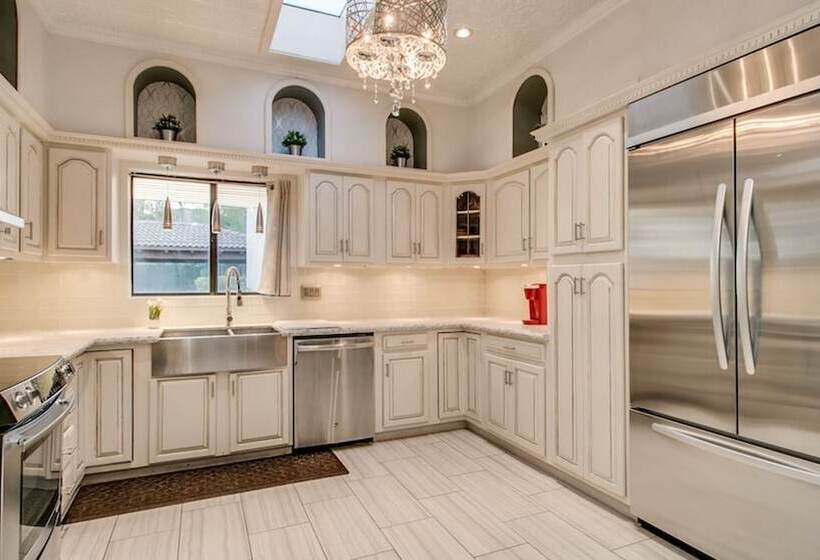 Spectacular Fountain Hills 5 Bdrm W/pool And Views