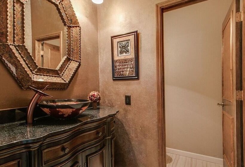 Spectacular Fountain Hills 5 Bdrm W/pool And Views