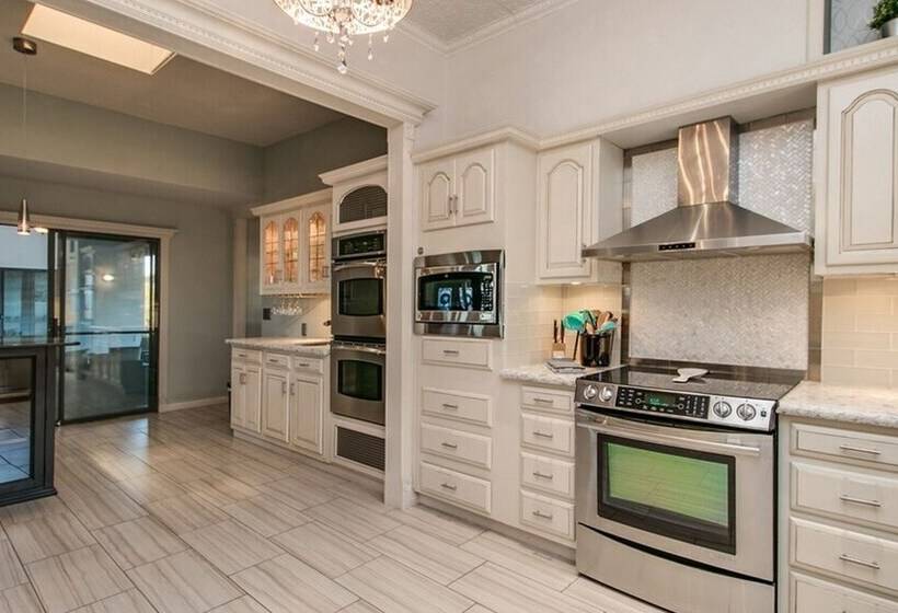 Spectacular Fountain Hills 5 Bdrm W/pool And Views