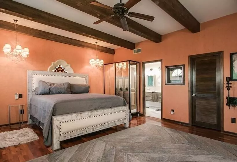 Spectacular Fountain Hills 5 Bdrm W/pool And Views