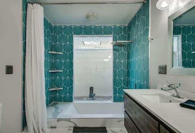 Spectacular Fountain Hills 5 Bdrm W/pool And Views