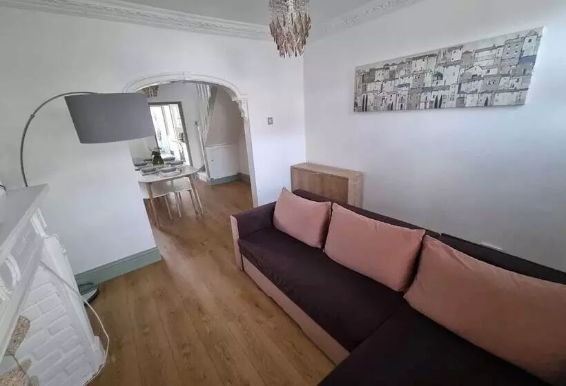 Stylishly Designed House Dartford