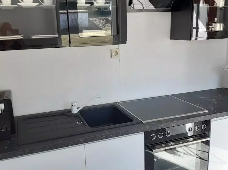 Aamiaismajoitus (B&B) D&b Staycation Resort