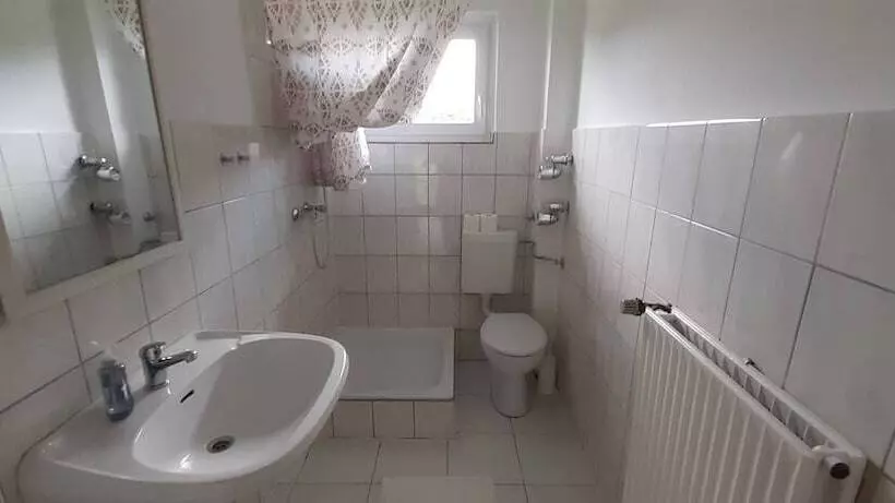 Aamiaismajoitus (B&B) D&b Staycation Resort