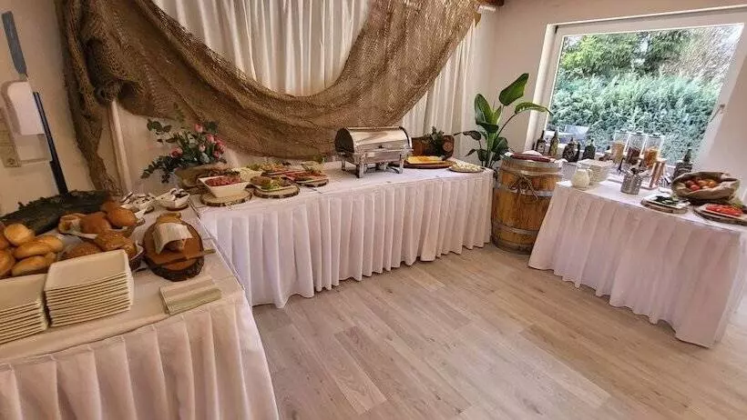 Aamiaismajoitus (B&B) D&b Staycation Resort