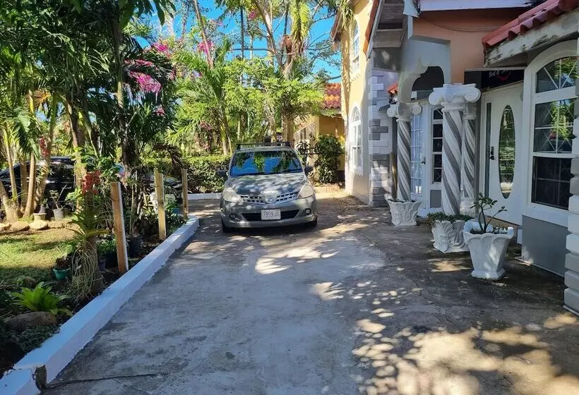 تختخواب و صبحانه Leisure Duplex At Csompo Silver Manor