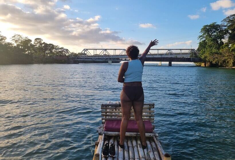 تختخواب و صبحانه Leisure Duplex At Csompo Silver Manor