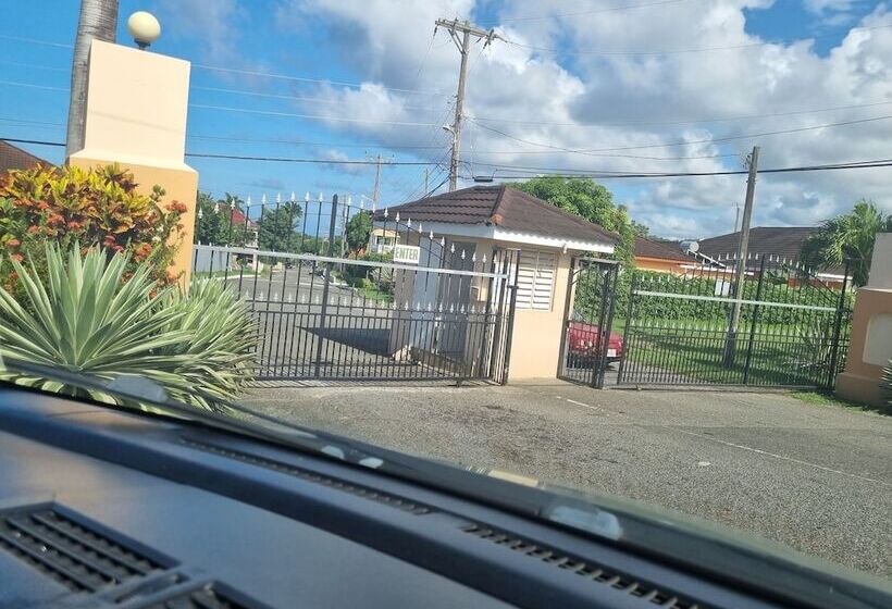 تختخواب و صبحانه Leisure Duplex At Csompo Silver Manor