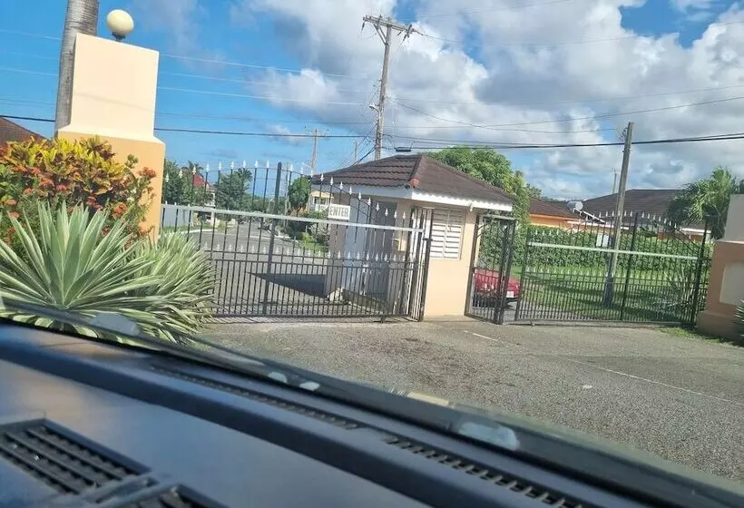 تختخواب و صبحانه Leisure Duplex At Csompo Silver Manor