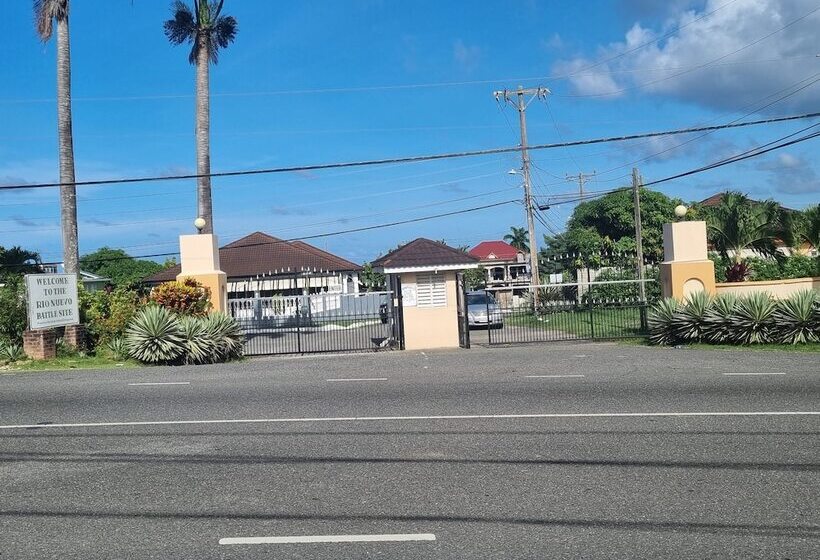 تختخواب و صبحانه Leisure Duplex At Csompo Silver Manor