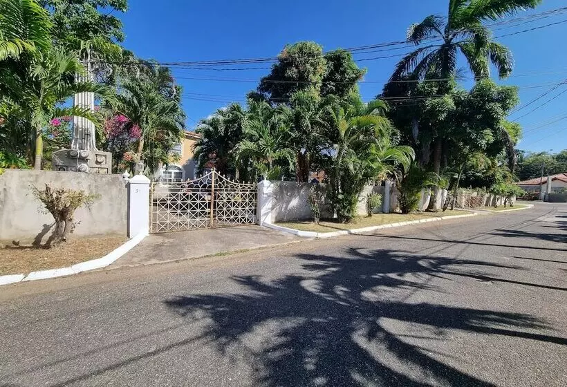 تختخواب و صبحانه Leisure Duplex At Csompo Silver Manor