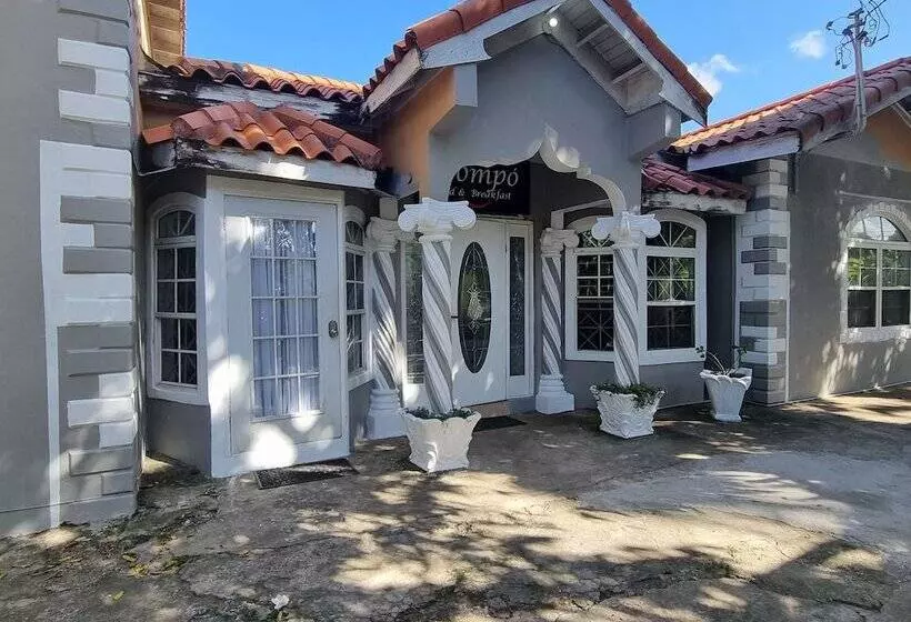 تختخواب و صبحانه Leisure Duplex At Csompo Silver Manor