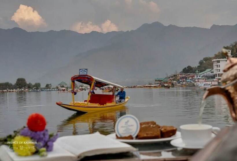 هتل Prince Of Kashmir Luxury Houseboat