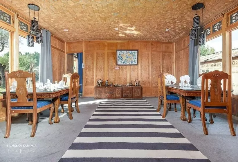 ホテル Prince Of Kashmir Luxury Houseboat