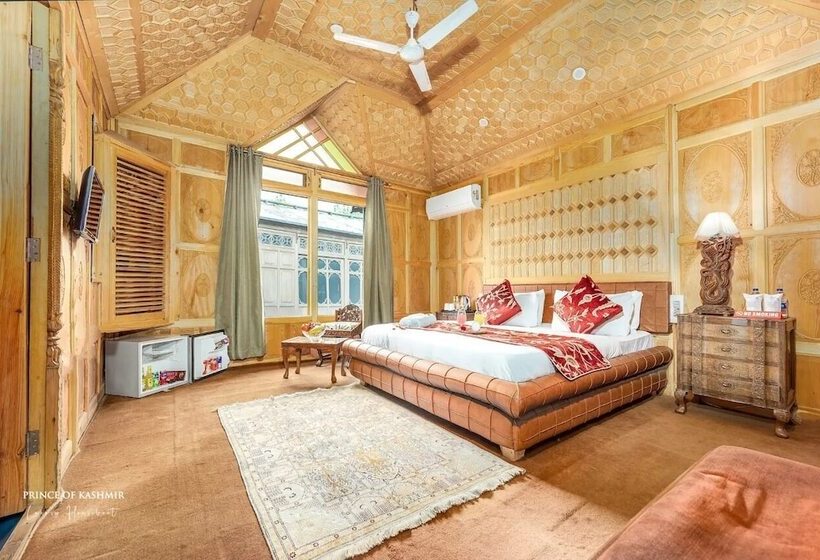 هتل Prince Of Kashmir Luxury Houseboat