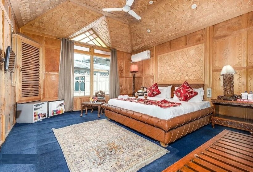 هتل Prince Of Kashmir Luxury Houseboat