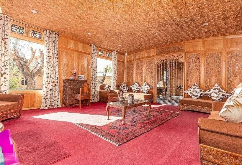 هتل Prince Of Kashmir Luxury Houseboat