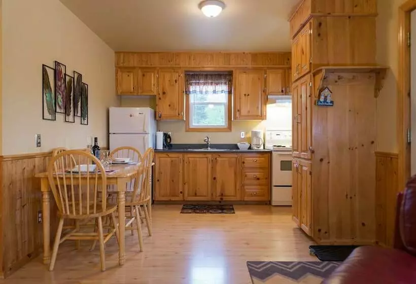 Middle Brook Cottages & Chalets