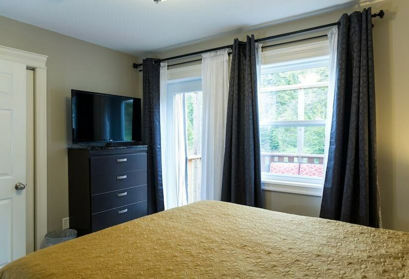 Middle Brook Cottages & Chalets