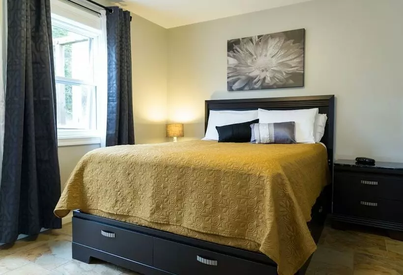 Middle Brook Cottages & Chalets