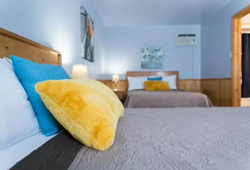 Middle Brook Cottages & Chalets