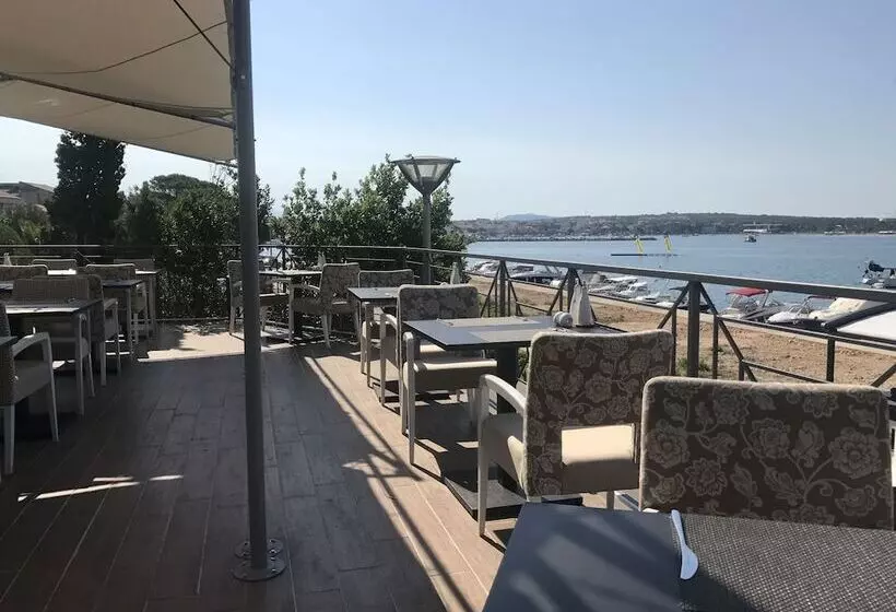 Majatalo Guesthouse Punta Mira   Beachfront