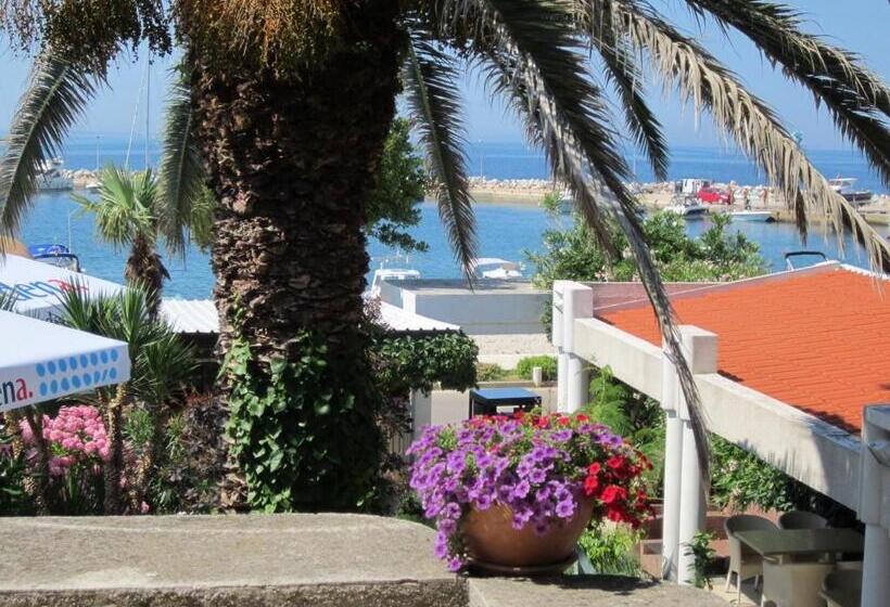 ペンション Guesthouse Punta Mira   Beachfront