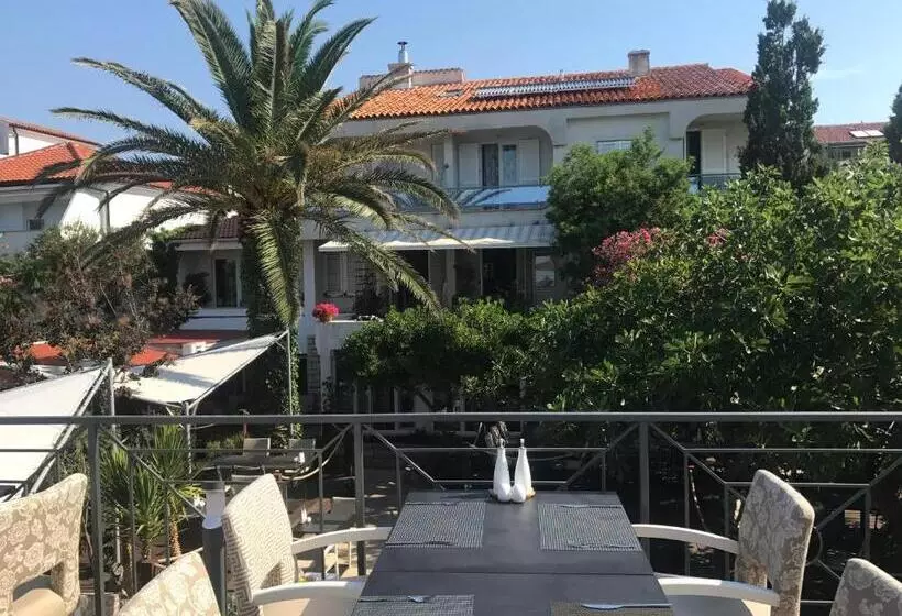 Majatalo Guesthouse Punta Mira   Beachfront