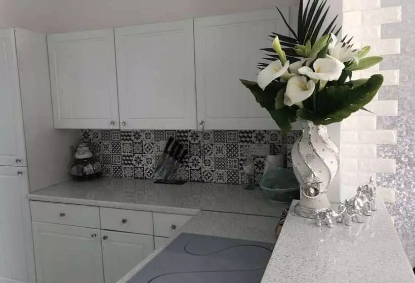 Residenssi Impeccable 2 Bed House In Weston Super Mare