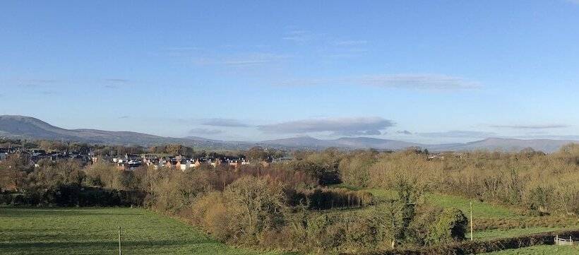 レジデンス Captivating & Cosy 4 Bedroom House In Magherafelt