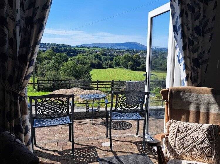 レジデンス Captivating & Cosy 4 Bedroom House In Magherafelt