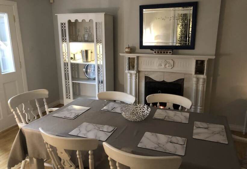 レジデンス Captivating & Cosy 4 Bedroom House In Magherafelt