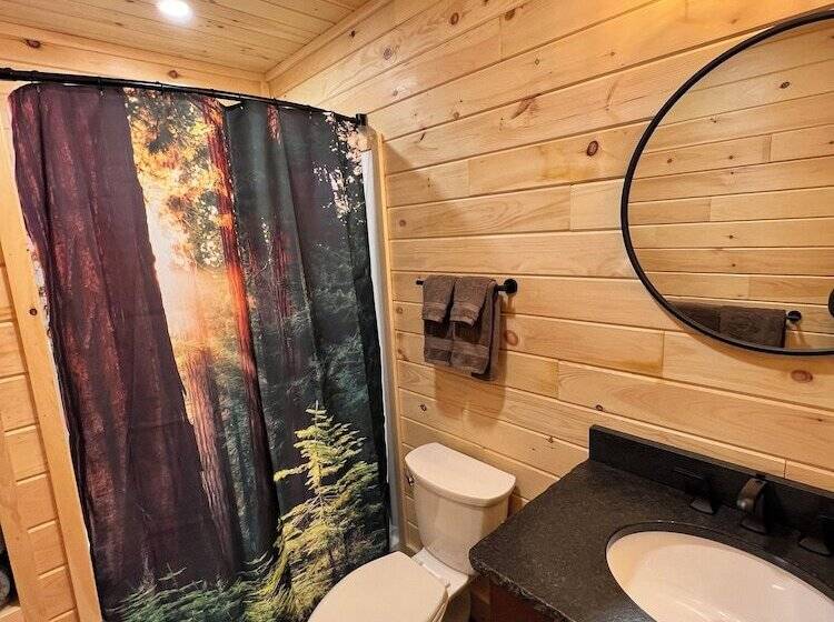 Back Lake Lodges Eagles Nest