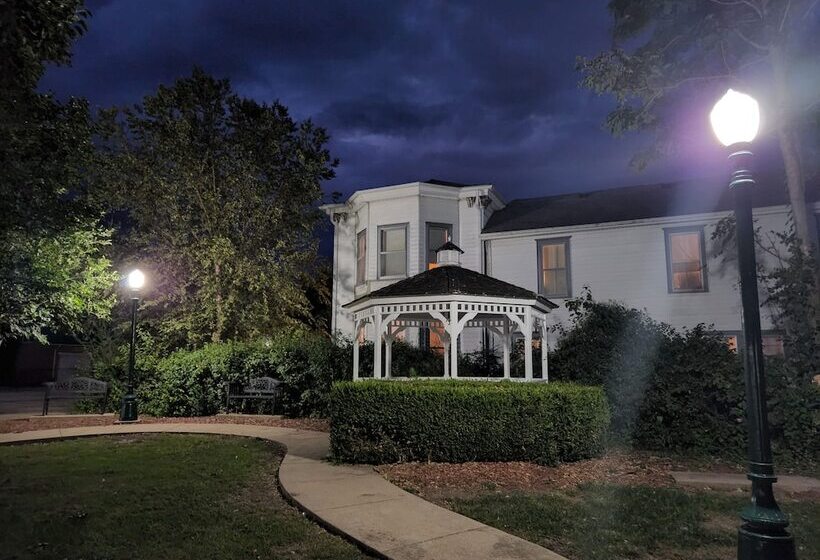 ベッドアンドブレックファースト Hawthorne Inn