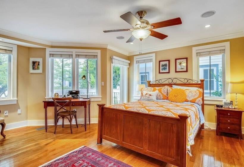 Ecco Domani By Avantstay Gorgeous Home W/ Pool, Balcony In Great Location Month Long Stays Only