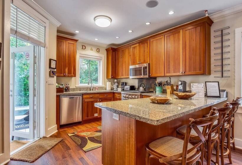 Ecco Domani By Avantstay Gorgeous Home W/ Pool, Balcony In Great Location Month Long Stays Only