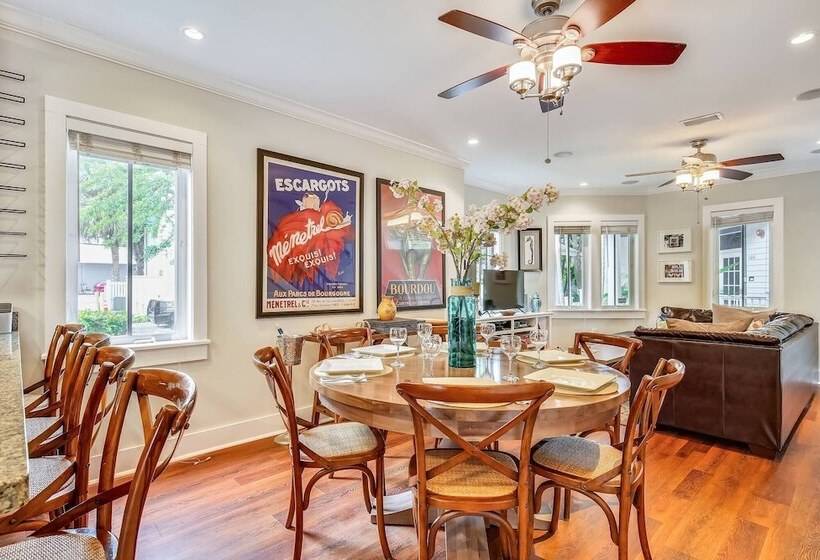 Ecco Domani By Avantstay Gorgeous Home W/ Pool, Balcony In Great Location Month Long Stays Only