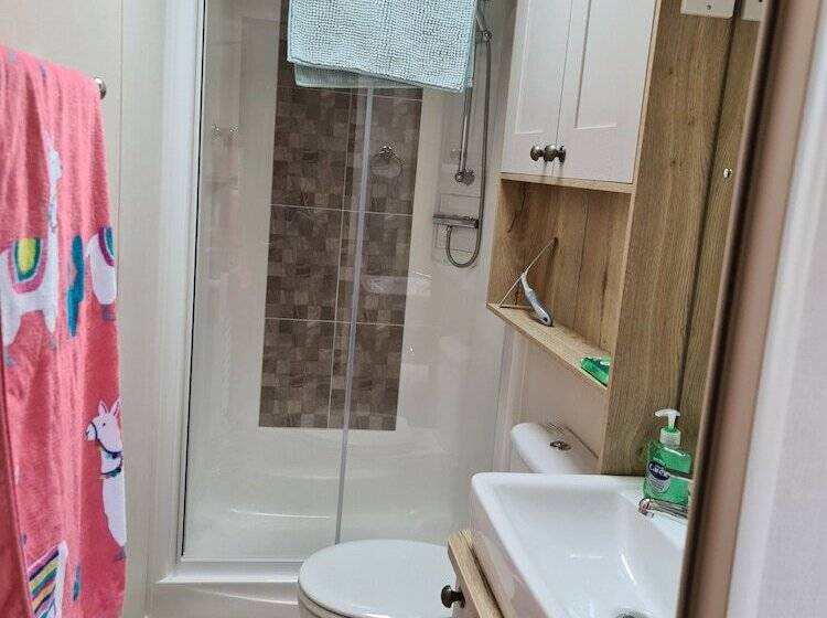 בית מלון כפרי Robin Hood Rhyl