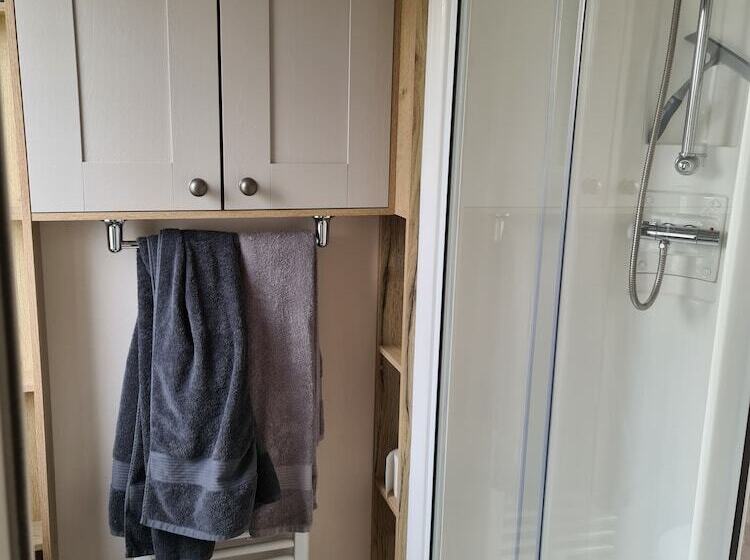 בית מלון כפרי Robin Hood Rhyl