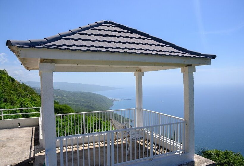 هتل Sea Coast Inn & Suites