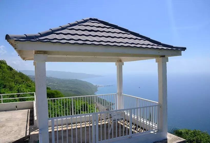 هتل Sea Coast Inn & Suites