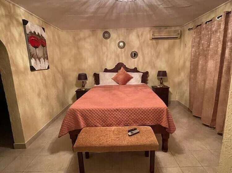 هتل Sea Coast Inn & Suites