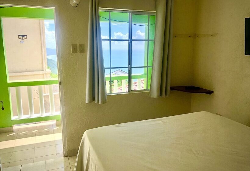 هتل Sea Coast Inn & Suites