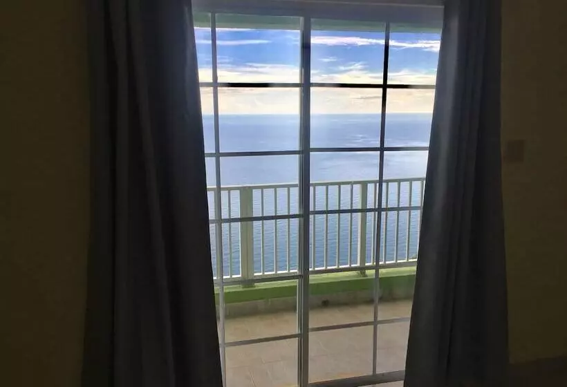 هتل Sea Coast Inn & Suites