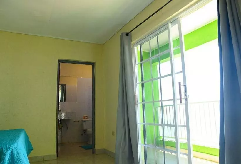هتل Sea Coast Inn & Suites