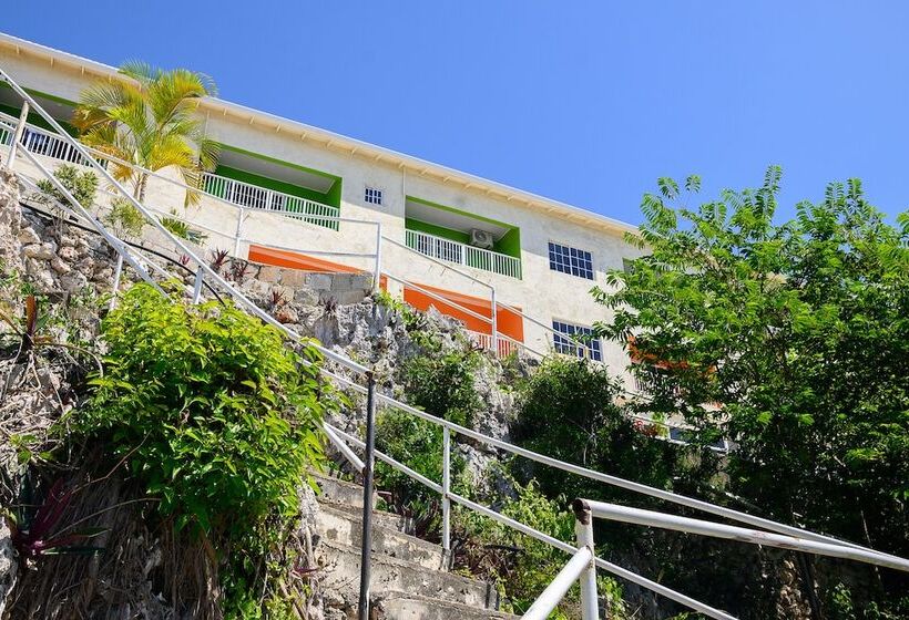 هتل Sea Coast Inn & Suites