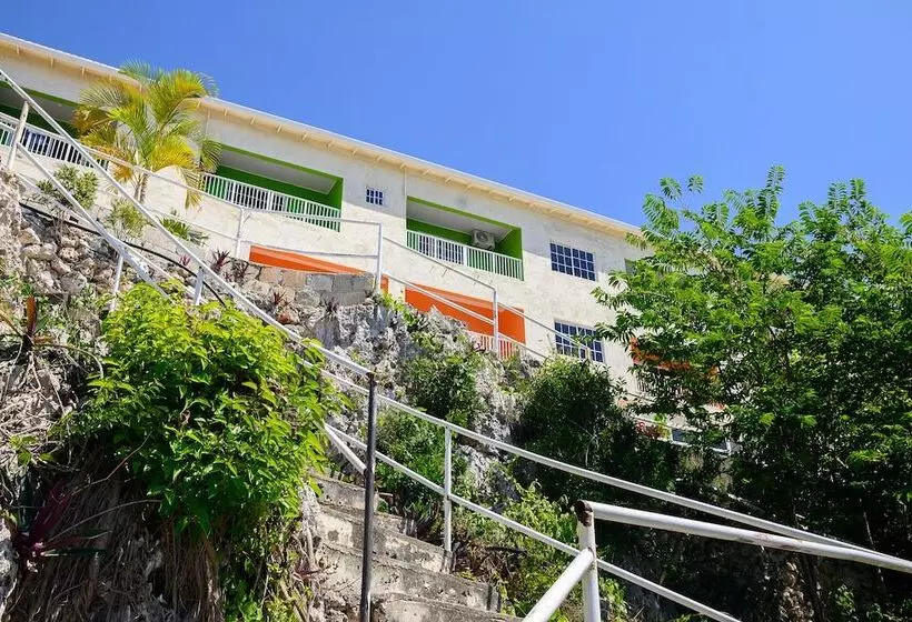 هتل Sea Coast Inn & Suites
