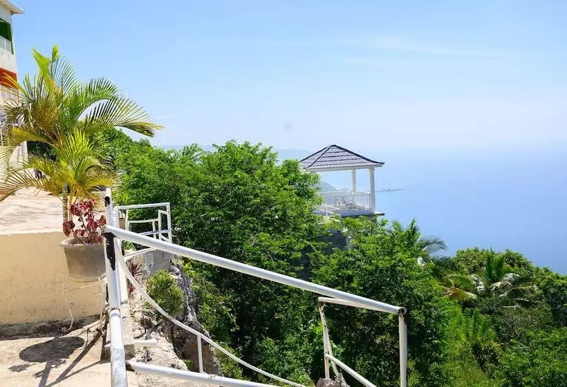 هتل Sea Coast Inn & Suites